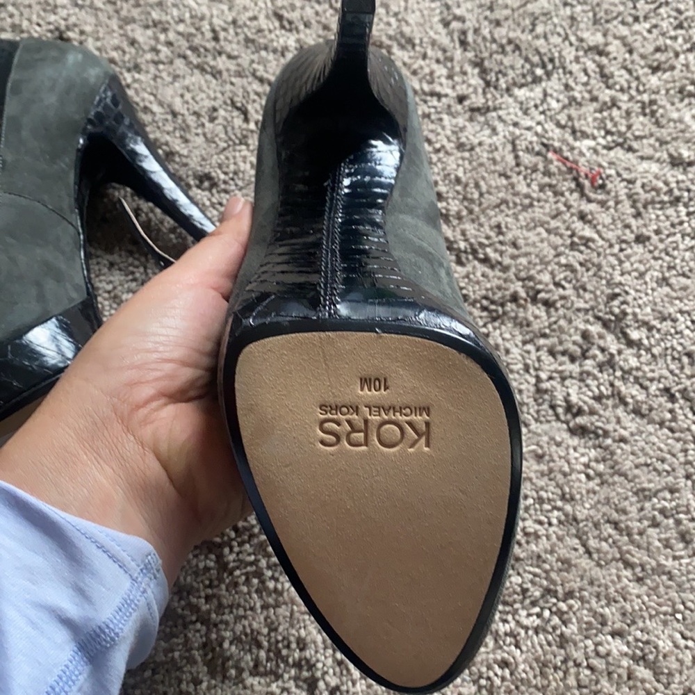 NEW Michael Kors Gray Suede Platform Shoe with Black Snake Skin Accents Size 10 - Picture 7 of 12